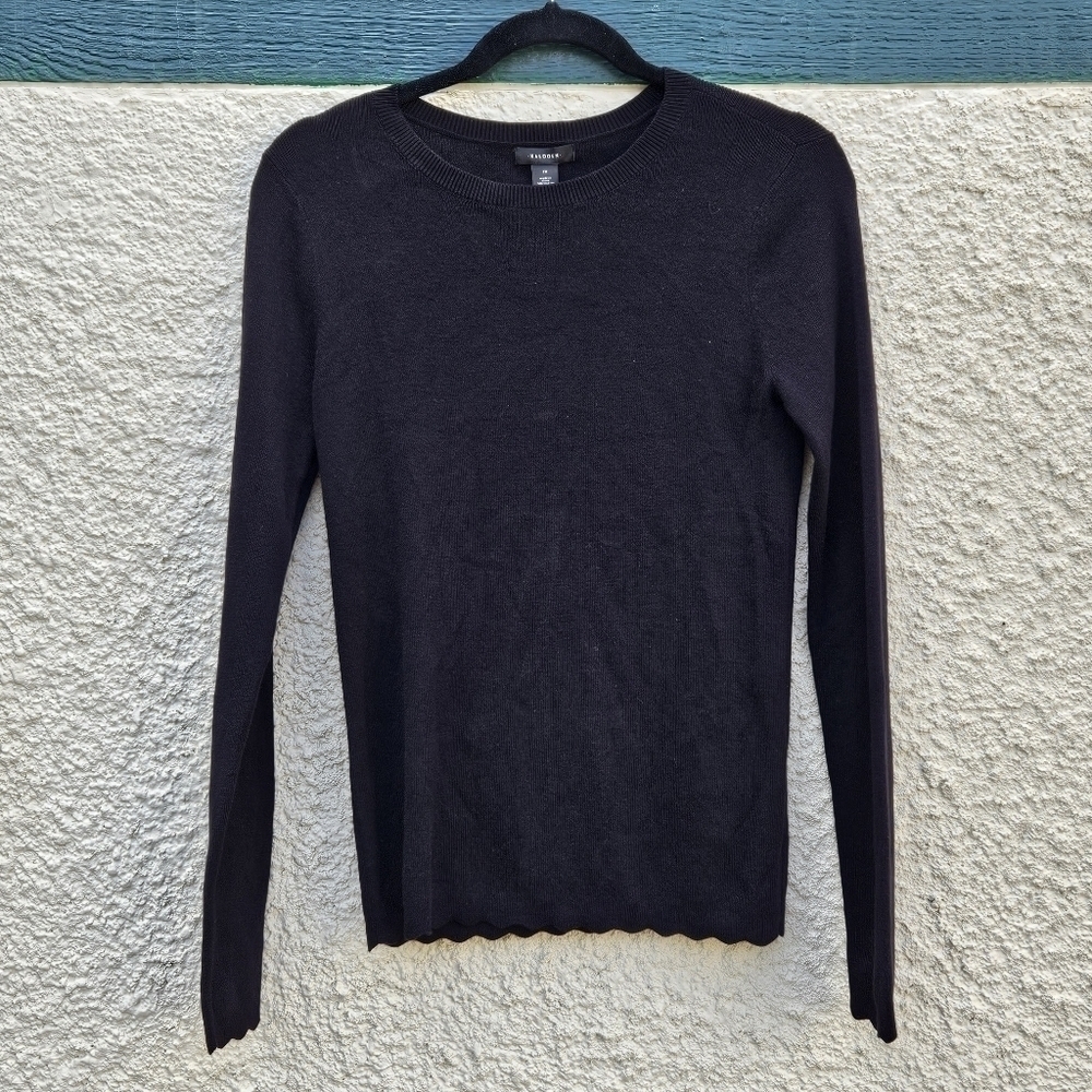 Halogen black scallop hem sweater medium new with flaw